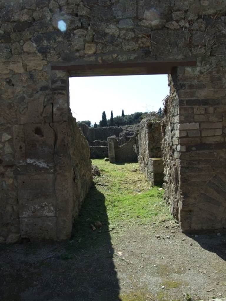 I.3.29 Pompeii.  March 2009. Entrance. Looking west towards Atrium.