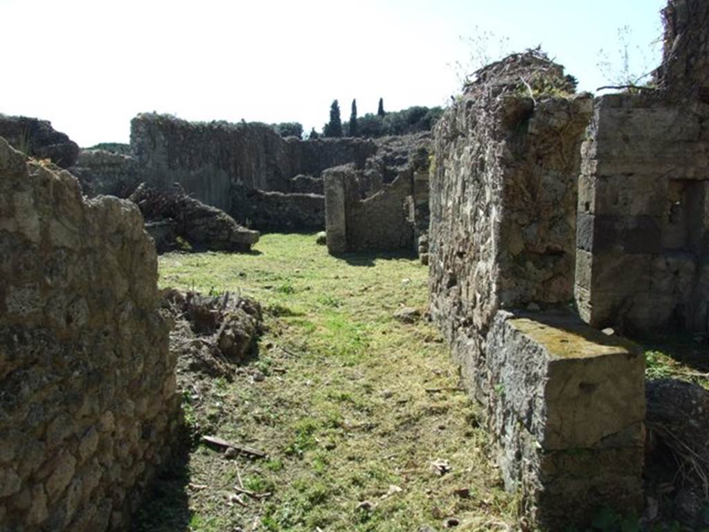 I.3.29 Pompeii.  March 2009.  Looking west along fauces towards Room 1. Atrium.