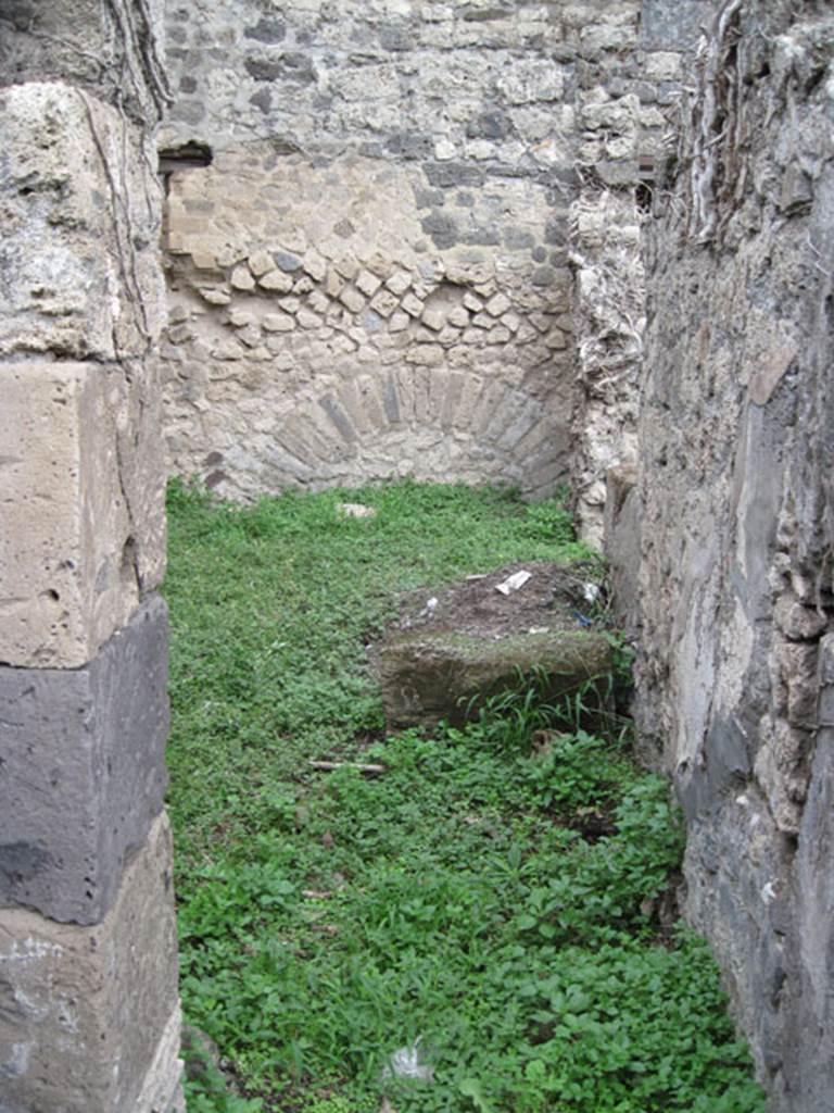 I.3.29 Pompeii. September 2010. Looking east from corridor through doorway into small room 3. The doorway from the north side of the fauces can be seen in the wall on the right of the photo. Photo courtesy of Drew Baker.
