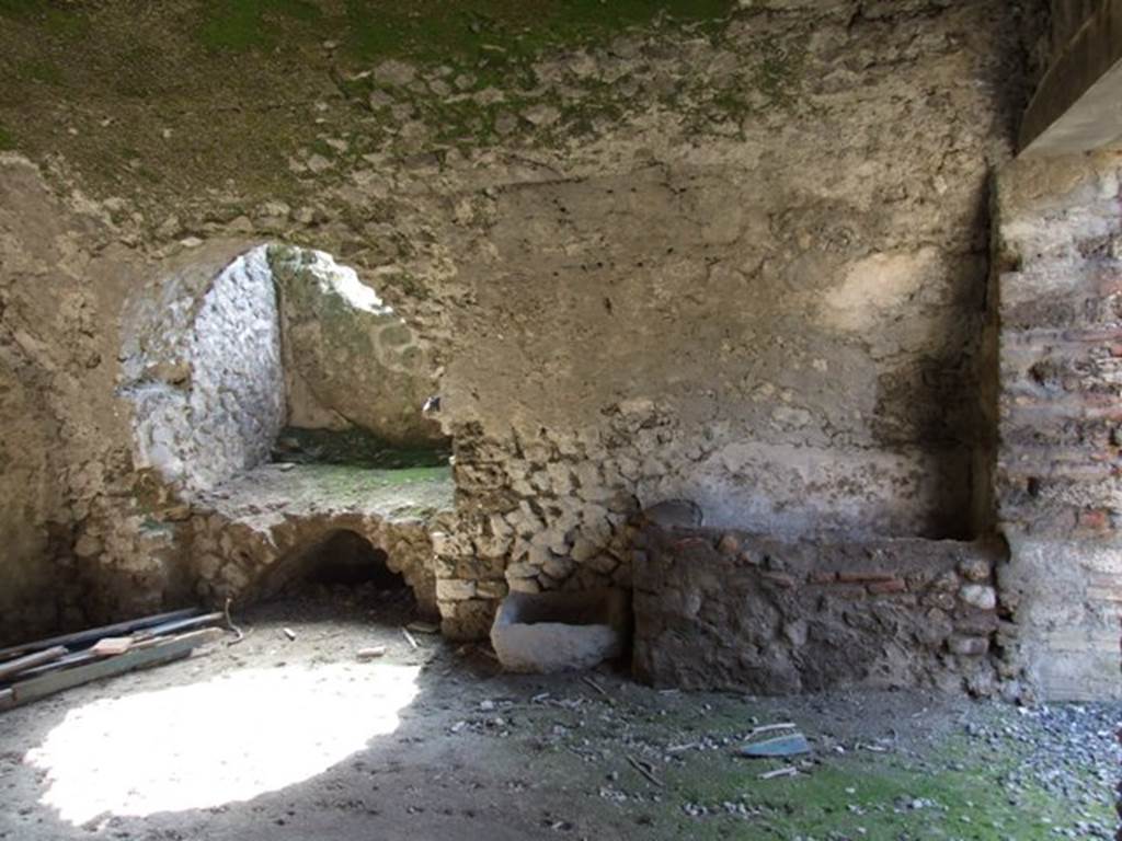 I.3.31 Pompeii.  March 2009. West side of entrance room.  Looking west.