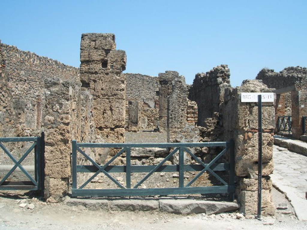 I.4.1 Pompeii.  May 2005. Shop Entrance.