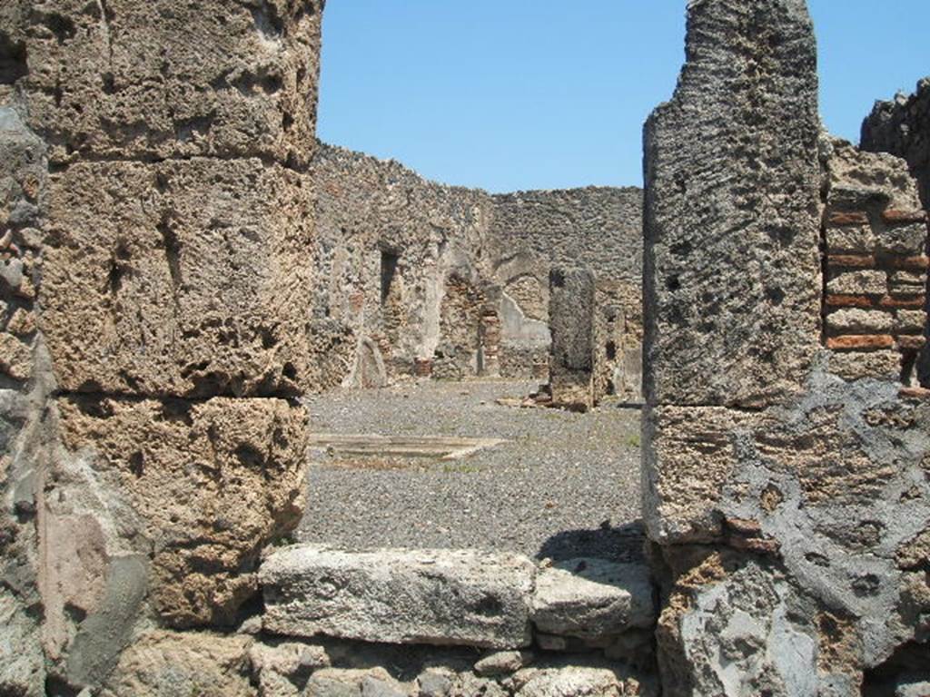 I.4.1 Pompeii. May 2005. East wall, with doorway to atrium of I.4.2