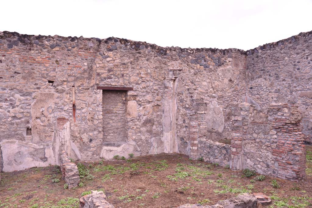 I.4.2 Pompeii. October 2019. Looking north-east across garden area towards windowed triclinium, on right.
Foto Tobias Busen, ERC Grant 681269 DCOR.

