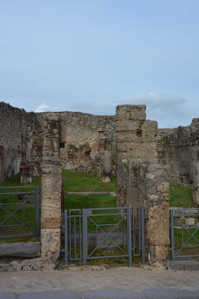 I.4.2 Pompeii. March 2018. Looking east through entrance doorway.
Foto Tobias Busen, ERC Grant 681269 DCOR.
