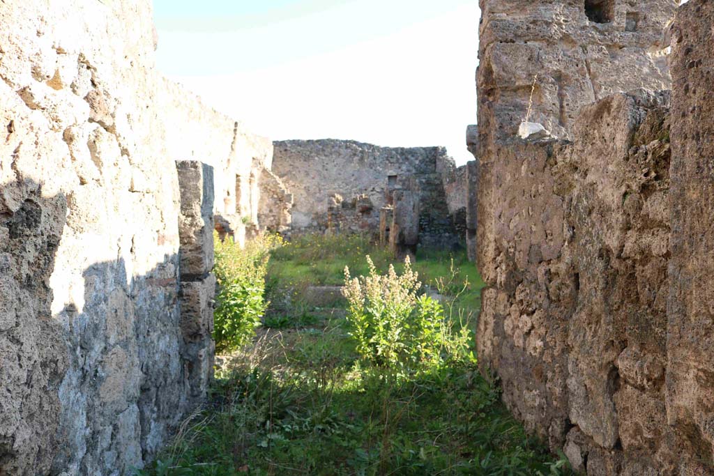 I.4.2 Pompeii. December 2018. Looking east from entrance doorway towards atrium. Photo courtesy of Aude Durand.