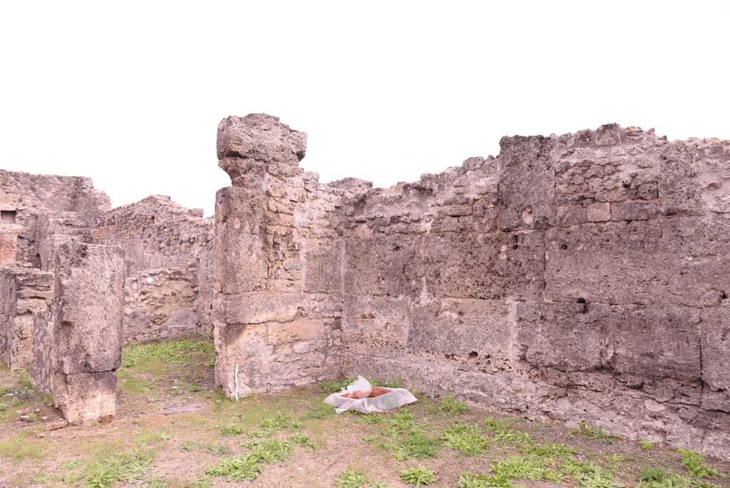 I.4.2 Pompeii. October 2019. South-east corner of atrium, with doorway to cubiculum or oecus.
Foto Tobias Busen, ERC Grant 681269 DCOR.
