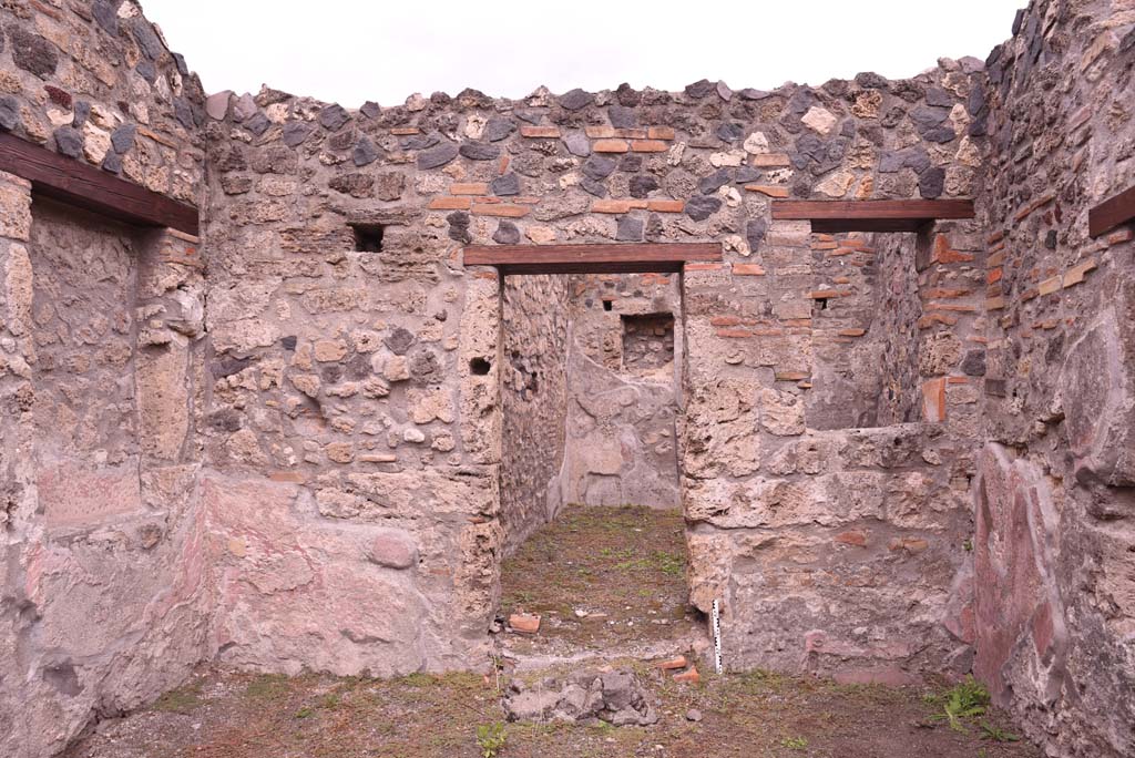 I.4.4 Pompeii. October 2019. Looking towards north-east corner and east wall of shop-room, with doorway to rear room.
Foto Tobias Busen, ERC Grant 681269 DCOR.
