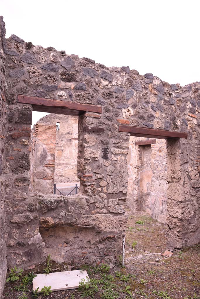 I.4.4 Pompeii. October 2019. Looking west from rear room into shop-room.
Foto Tobias Busen, ERC Grant 681269 DCOR.

