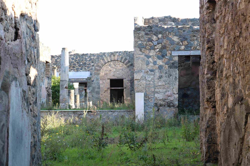 I.4.5 Pompeii. December 2018. Looking east along entrance corridor towards atrium, and tablinum. Photo courtesy of Aude Durand.