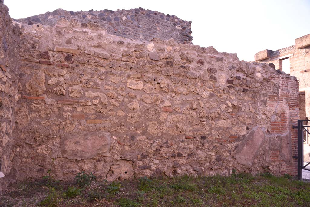 I.4.7 Pompeii. October 2019. South wall of shop-room.
Foto Tobias Busen, ERC Grant 681269 DCOR.
