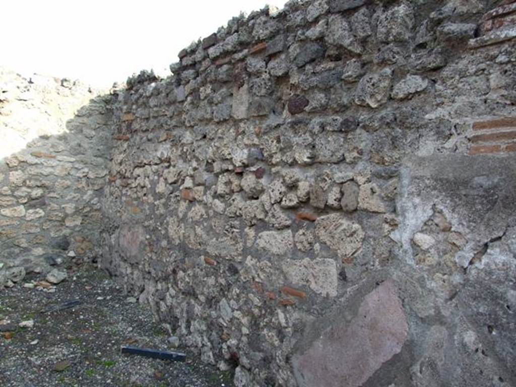 I.4.7 Pompeii. December 2007. South wall of entrance or shop-room on west end.