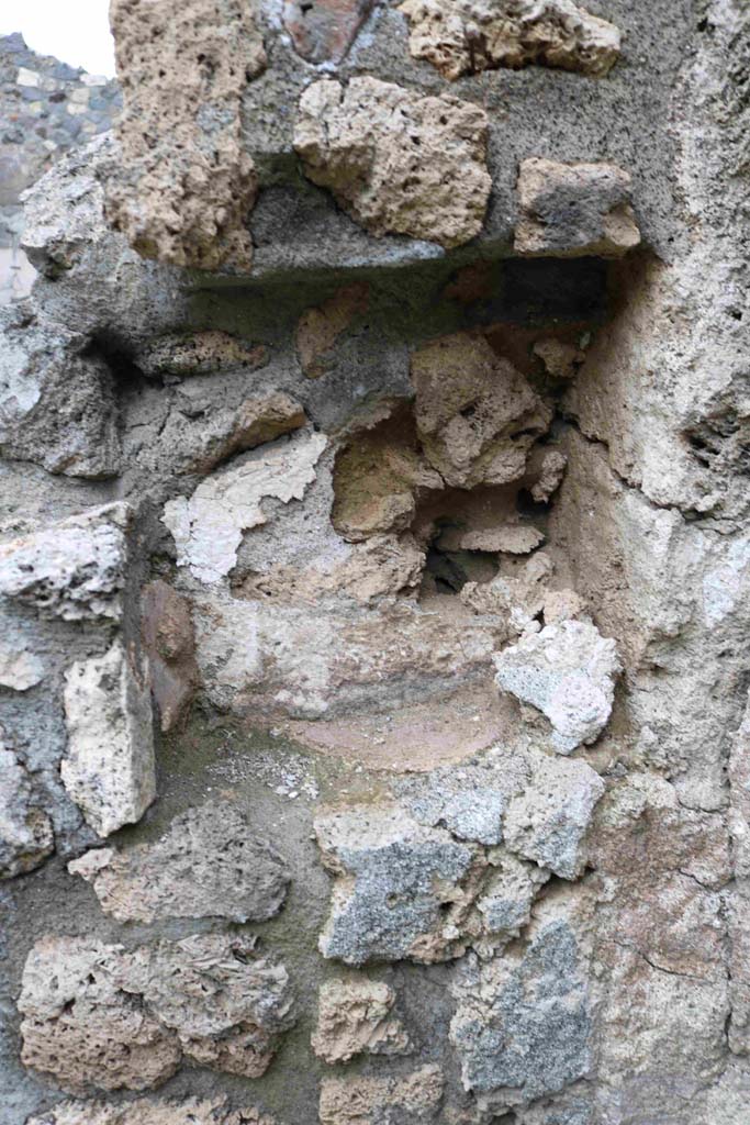 I.4.7 Pompeii. December 2018. 
Middle room, south-east corner with niche in east wall. Photo courtesy of Aude Durand.
