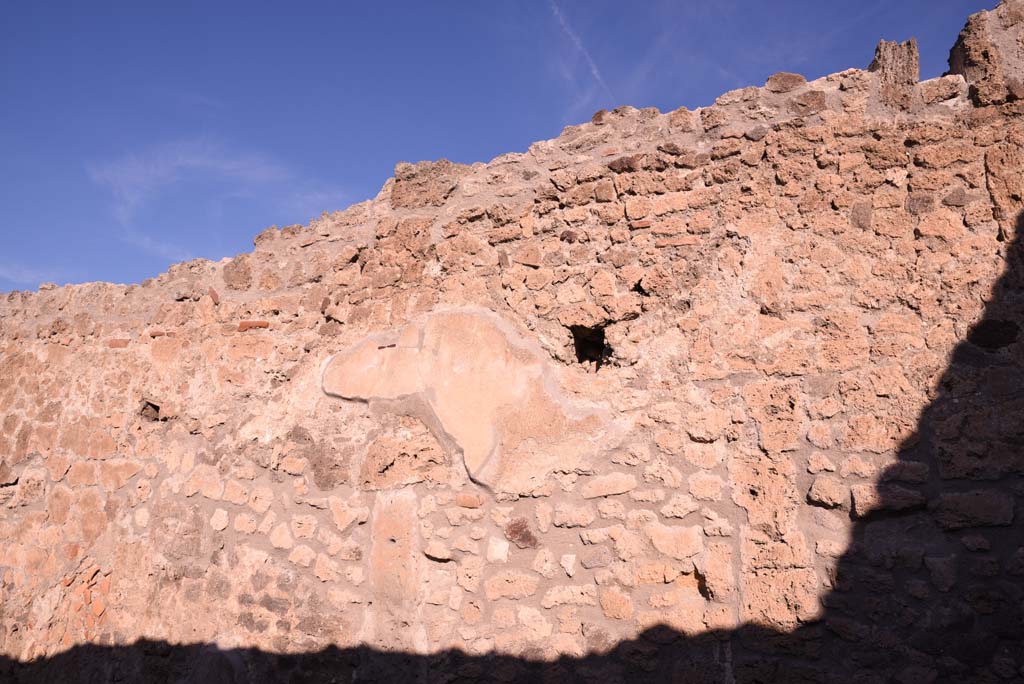 I.4.7 Pompeii. October 2019. Detail from north wall of triclinium, in centre.
Foto Tobias Busen, ERC Grant 681269 DCOR.
