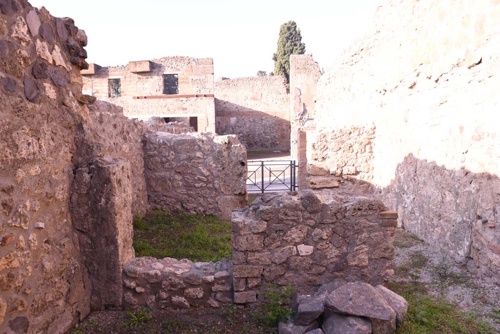 I.4.7 Pompeii. October 2019. Looking west from triclinium, towards entrance on Via Stabiana. 
Foto Tobias Busen, ERC Grant 681269 DCOR.
