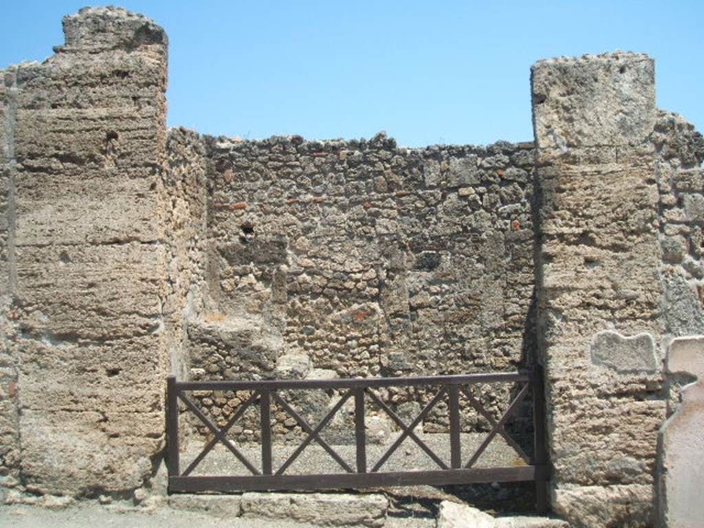 I.4.8 Pompeii. May 2005. Entrance.  The following painted graffiti was found in April 1853.
CIL IV 998 was written in red and black, on the pilaster between I.4.8 and I.4.7, on the right:
L(ucium Popidium aed(ilem)
Fullo rog(at).

CIL IV 999 was found here, or nearby:
A(ulum) Vettium
Felicem aed(ilem o(ro) v(os) f(aciatis)

See Pagano, M. and Prisciandaro, R., 2006. Studio sulle provenienze degli oggetti rinvenuti negli scavi borbonici del regno di Napoli.  Naples : Nicola Longobardi. (p.167)
