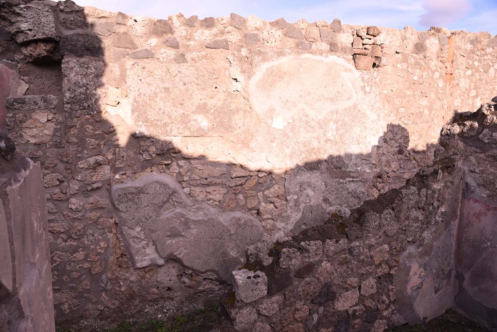 I.4.9 Pompeii. October 2019. Room k, east wall from doorway of room l (L).
Foto Tobias Busen, ERC Grant 681269 DCOR.
