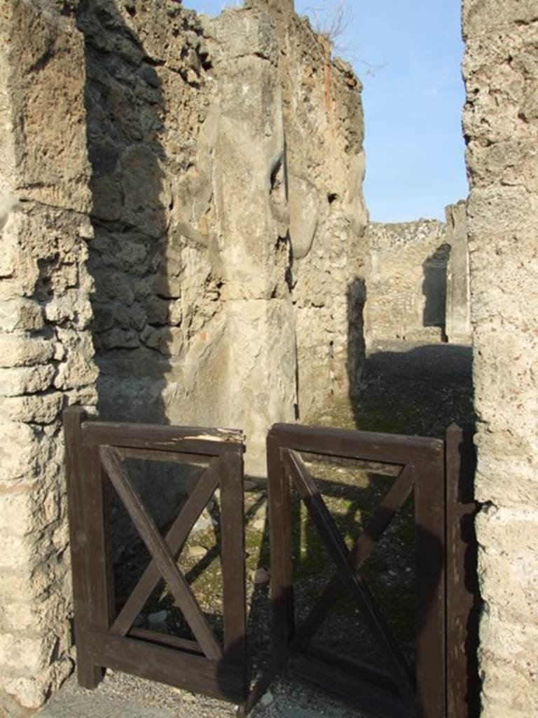 I.4.9 Pompeii. December 2007. Entrance and north wall of entrance corridor.