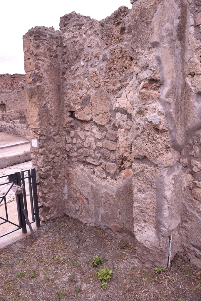 I.4.9 Pompeii. October 2019. 
Looking towards north side of vestibule/entrance corridor/fauces, at west end.
Foto Tobias Busen, ERC Grant 681269 DCOR.
