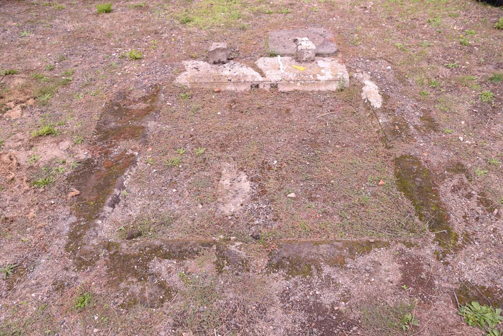 I.4.9 Pompeii. October 2019. Atrium b, looking east across impluvium.
Foto Tobias Busen, ERC Grant 681269 DCOR.
