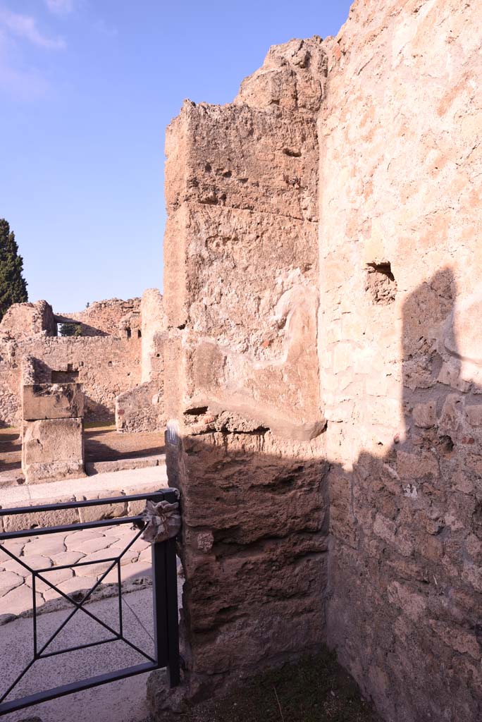 I.4.10 Pompeii. October 2019. North-west corner of shop-room. 
Foto Tobias Busen, ERC Grant 681269 DCOR.
