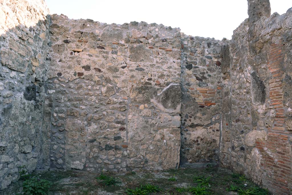 I.4.10 Pompeii. October 2019. Looking towards east wall of shop-room.
Foto Tobias Busen, ERC Grant 681269 DCOR.

