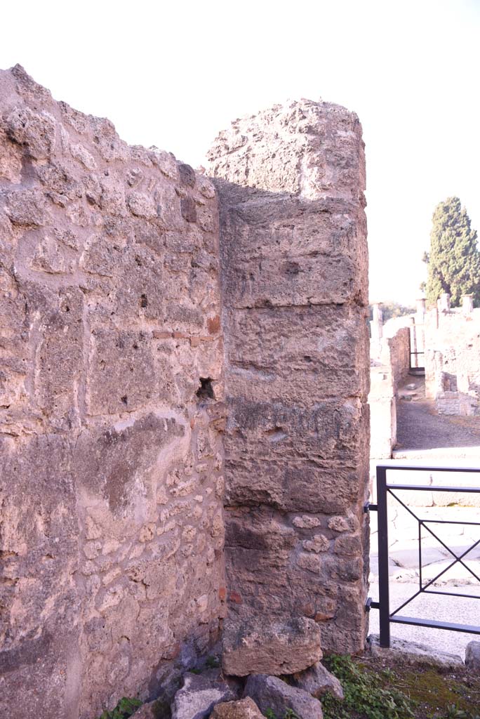 I.4.10 Pompeii. October 2019. South-west corner of shop-room.
Foto Tobias Busen, ERC Grant 681269 DCOR.
