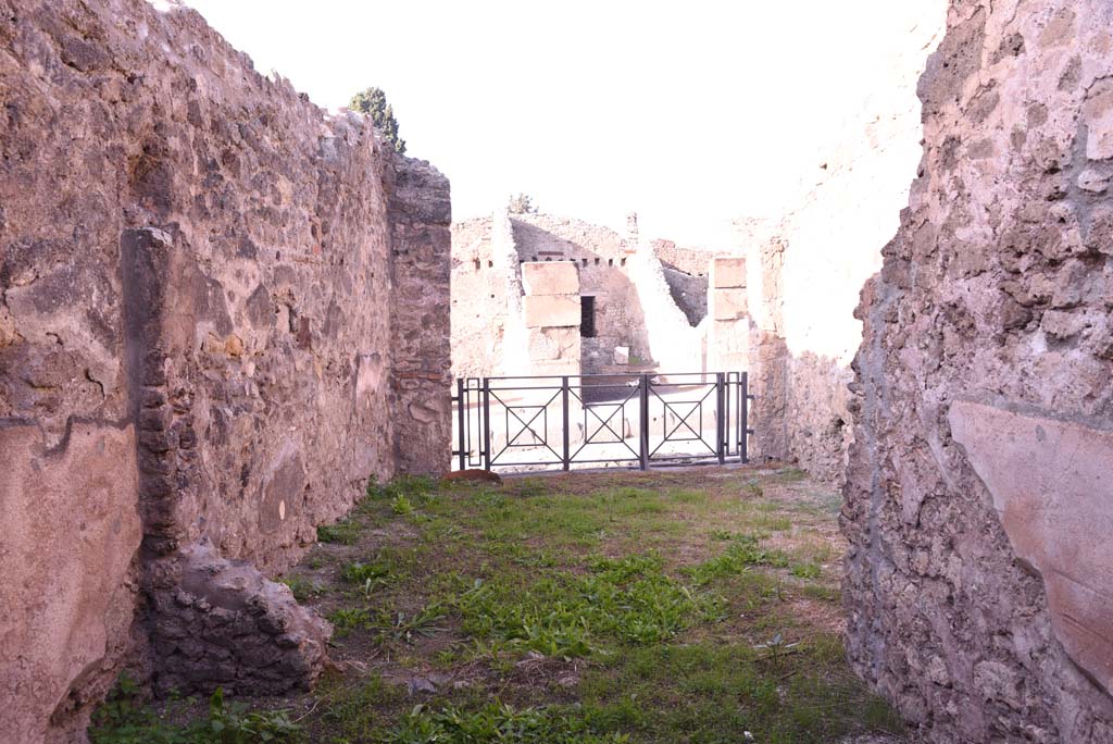 I.4.11 Pompeii. October 2019. Looking west across bar-room from rear room.
Foto Tobias Busen, ERC Grant 681269 DCOR.

