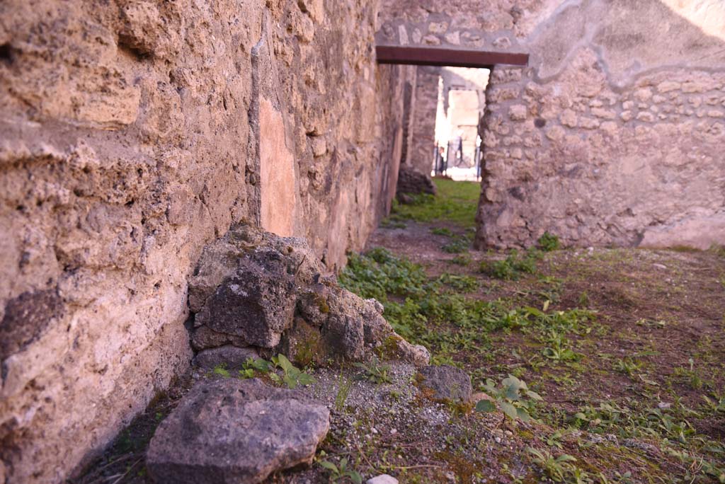 I.4.11 Pompeii. October 2019. Looking west along south wall of rear room, from garden area.
Foto Tobias Busen, ERC Grant 681269 DCOR.
