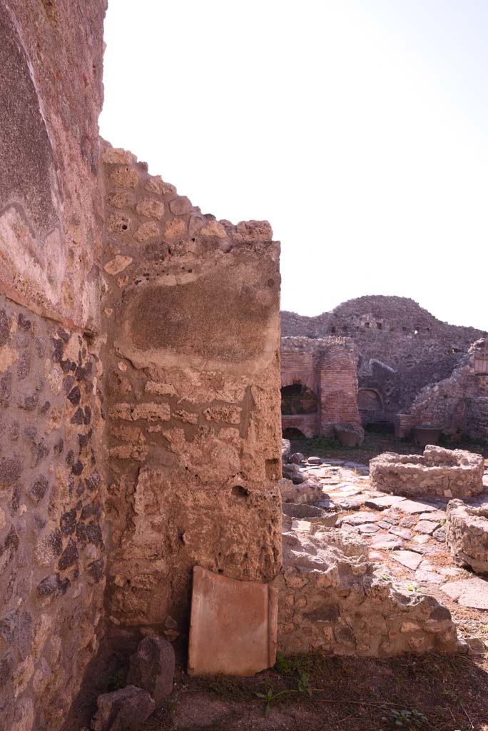 I.4.12 Pompeii. October 2019. Room h, south-east corner.
Foto Tobias Busen, ERC Grant 681269 DCOR.
