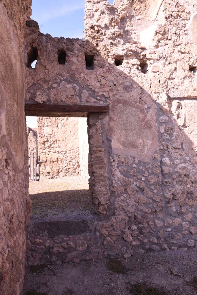 I.4.12 Pompeii. October 2019. Room h, doorway in north wall into shop at I.4.17.
Foto Tobias Busen, ERC Grant 681269 DCOR.
