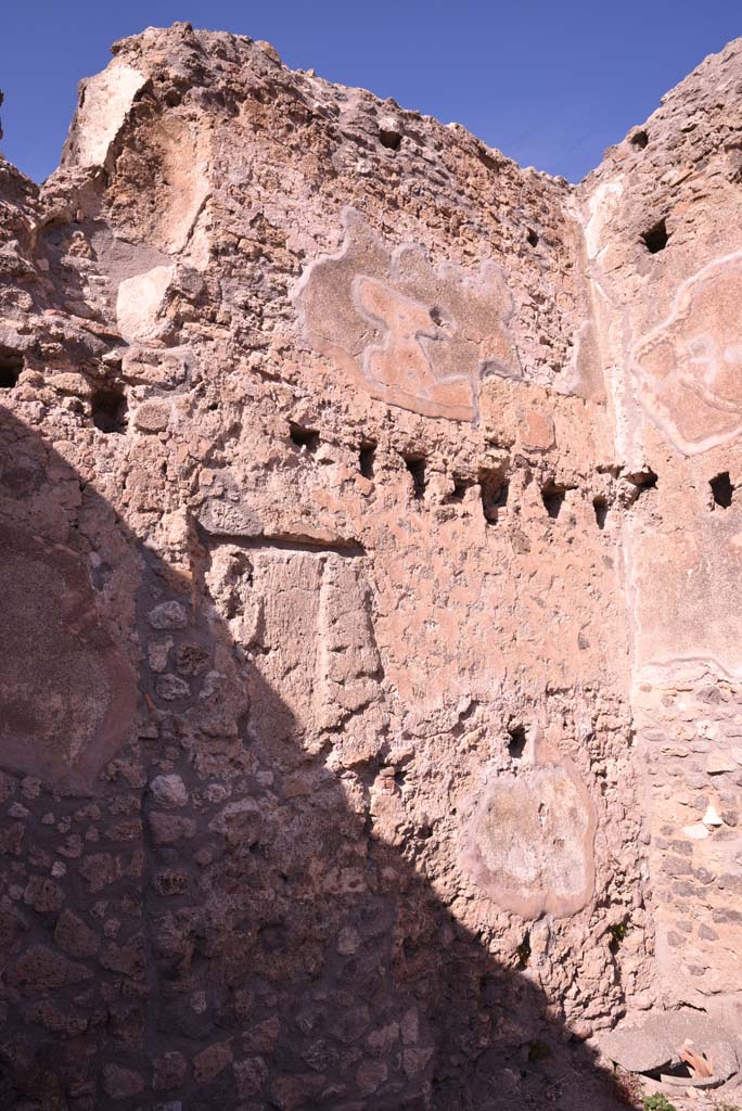 I.4.12 Pompeii. October 2019. Room h, north wall in north-east corner.
Foto Tobias Busen, ERC Grant 681269 DCOR.
