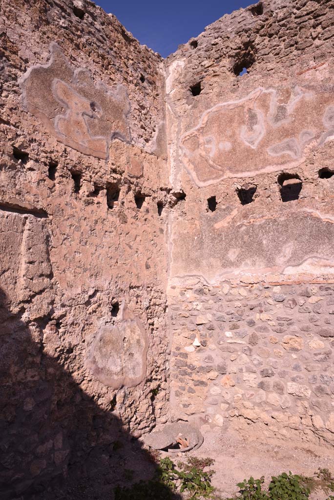 I.4.12 Pompeii. October 2019. Room h, north-east corner.
Foto Tobias Busen, ERC Grant 681269 DCOR.
