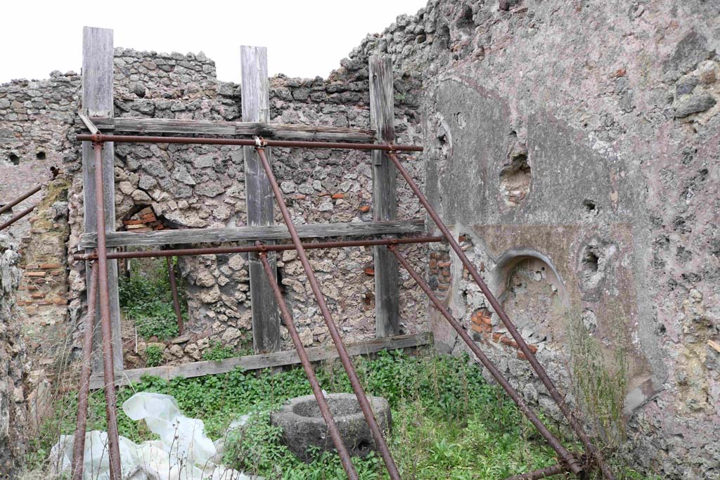 I.4.12 Pompeii. December 2018. Looking towards east wall, and oven, in room on west side of oven. Photo courtesy of Aude Durand.