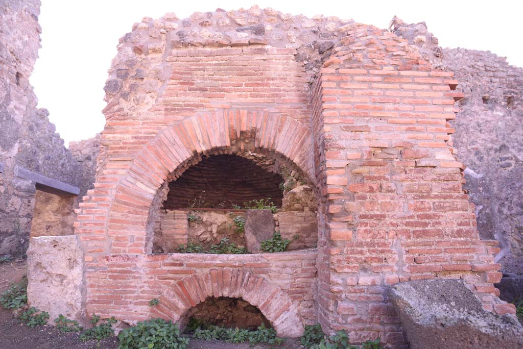 I.4.12 Pompeii. October 2019. Room b, oven.
Foto Tobias Busen, ERC Grant 681269 DÉCOR.
