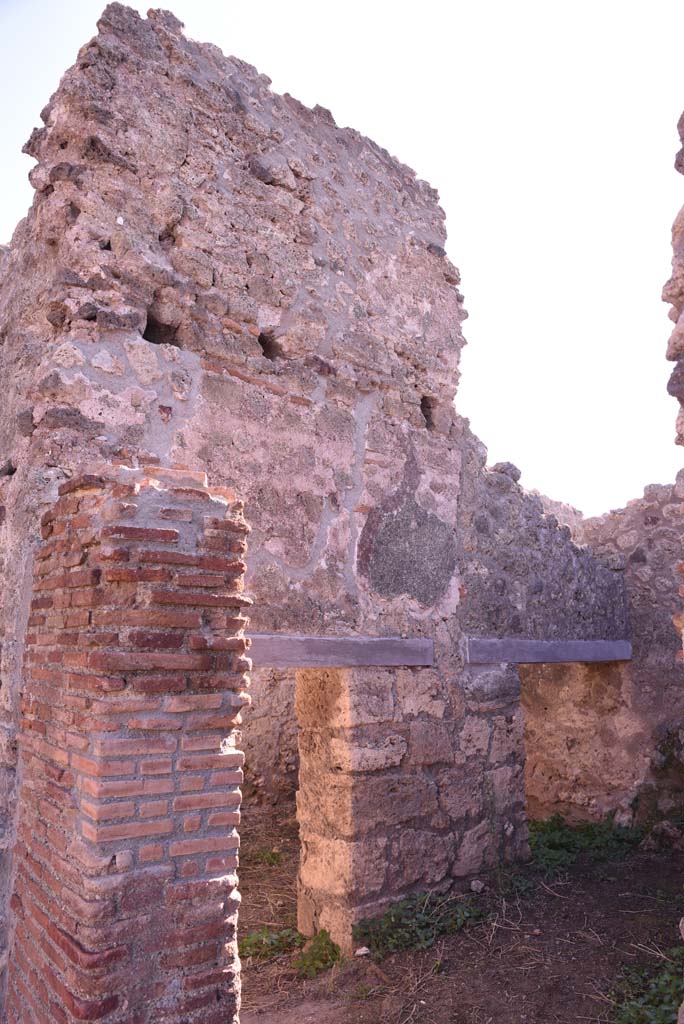 I.4.12 Pompeii. October 2019. Room e, on east side of oven, with two doorways.
Foto Tobias Busen, ERC Grant 681269 DÉCOR.
