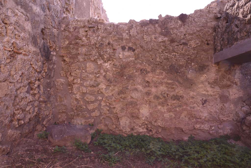 I.4.12 Pompeii. October 2019. Room e, south wall with a doorway, on right.
Foto Tobias Busen, ERC Grant 681269 DÉCOR.
