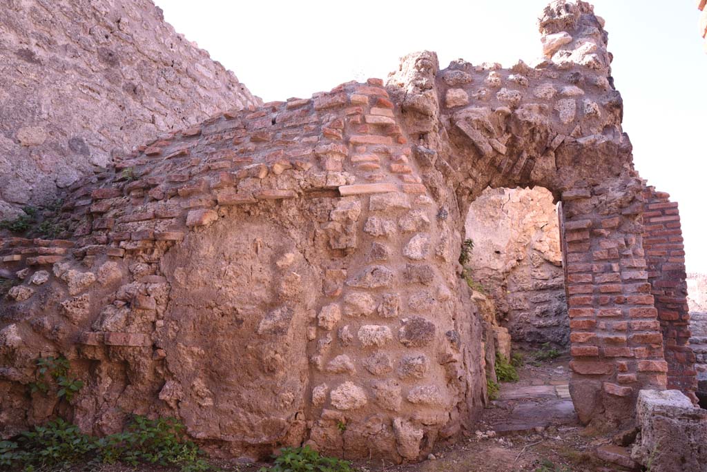 I.4.12 Pompeii. October 2019. Looking west to east side of oven.
Foto Tobias Busen, ERC Grant 681269 DÉCOR.


