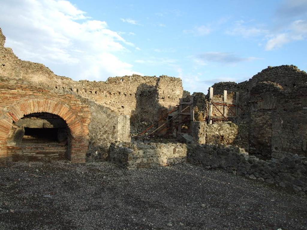 I.4.13 Pompeii. December 2006. Looking south-east.