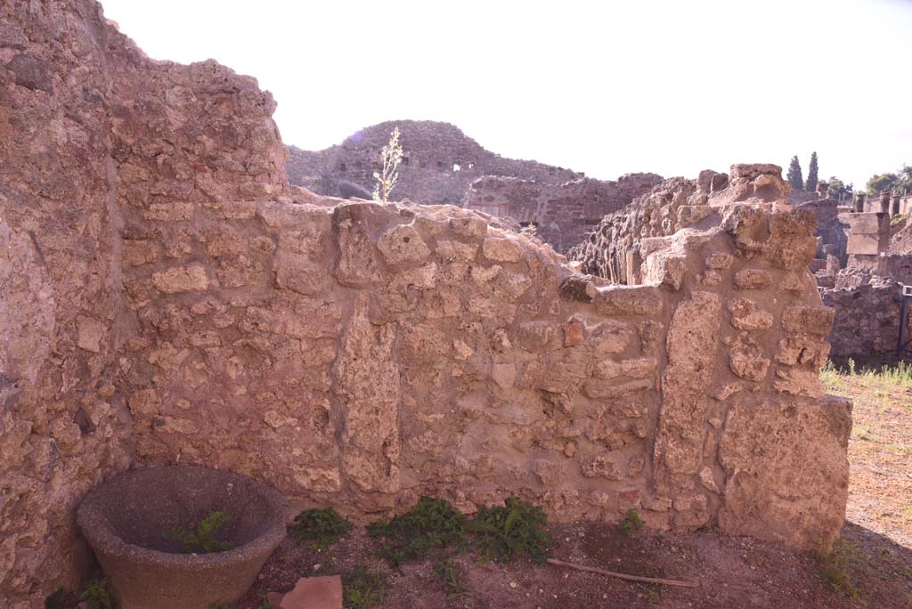 I.4.13 Pompeii. October 2019. Room b, south wall in south-east corner.
Foto Tobias Busen, ERC Grant 681269 DCOR.

