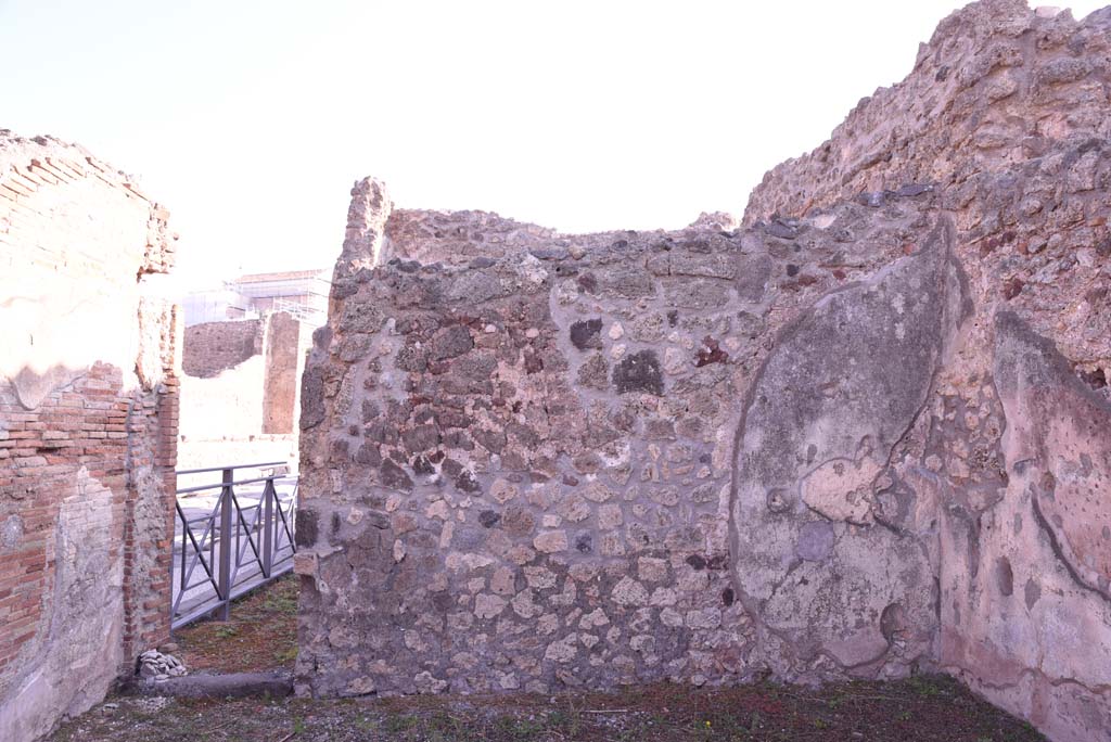 I.4.16 Pompeii. October 2019. Looking towards east wall of shop, with doorway to I.4.17.
Foto Tobias Busen, ERC Grant 681269 DCOR.

