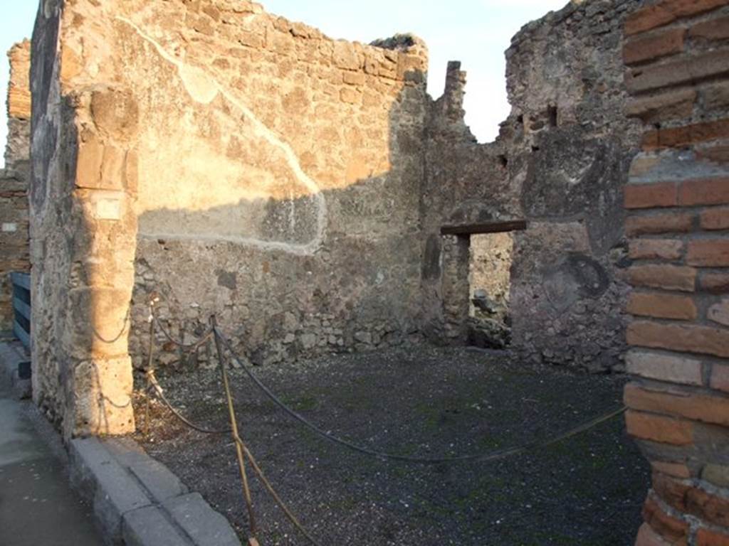 I.4.17 Pompeii. December 2007. East wall of shop-room.  In March 1858, on the pilaster between I.4.18 and 17, painted graffiti in red and black letters, was found:

Romanum   [CIL IV 1031]

M(arcum)  Epidium []
defensorem    [CIL IV 1032] 

See Pagano, M. and Prisciandaro, R., 2006. Studio sulle provenienze degli oggetti rinvenuti negli scavi borbonici del regno di Napoli..  Naples : Nicola Longobardi. (p.174) 

