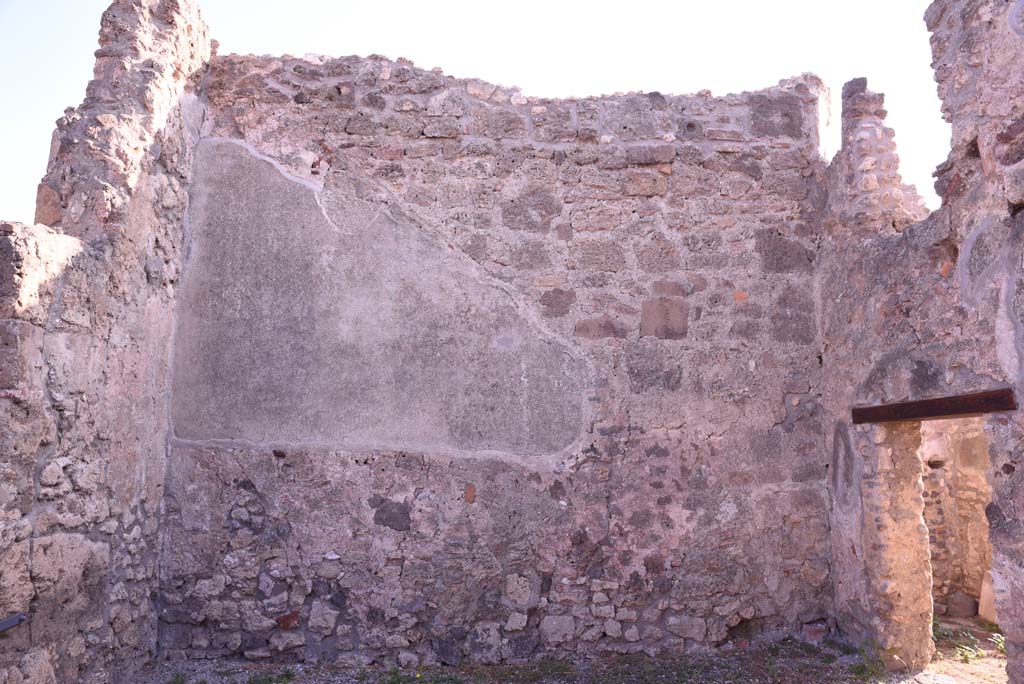 I.4.17 Pompeii. October 2019. Looking towards east wall of shop-room.
Foto Tobias Busen, ERC Grant 681269 DCOR.
