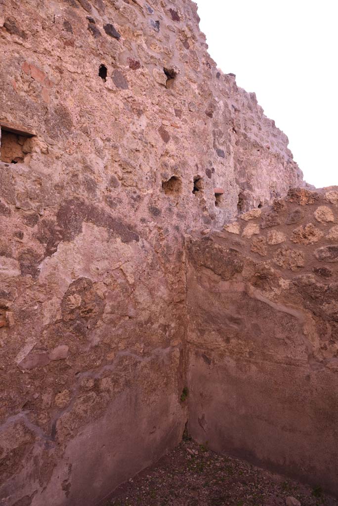 I.4.18 Pompeii. October 2019. South-east corner of rear room.
Foto Tobias Busen, ERC Grant 681269 DCOR.
