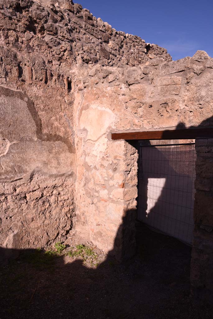 I.4.19 Pompeii. October 2019. North-west corner of rear room and doorway to shop-room.
Foto Tobias Busen, ERC Grant 681269 DCOR.

