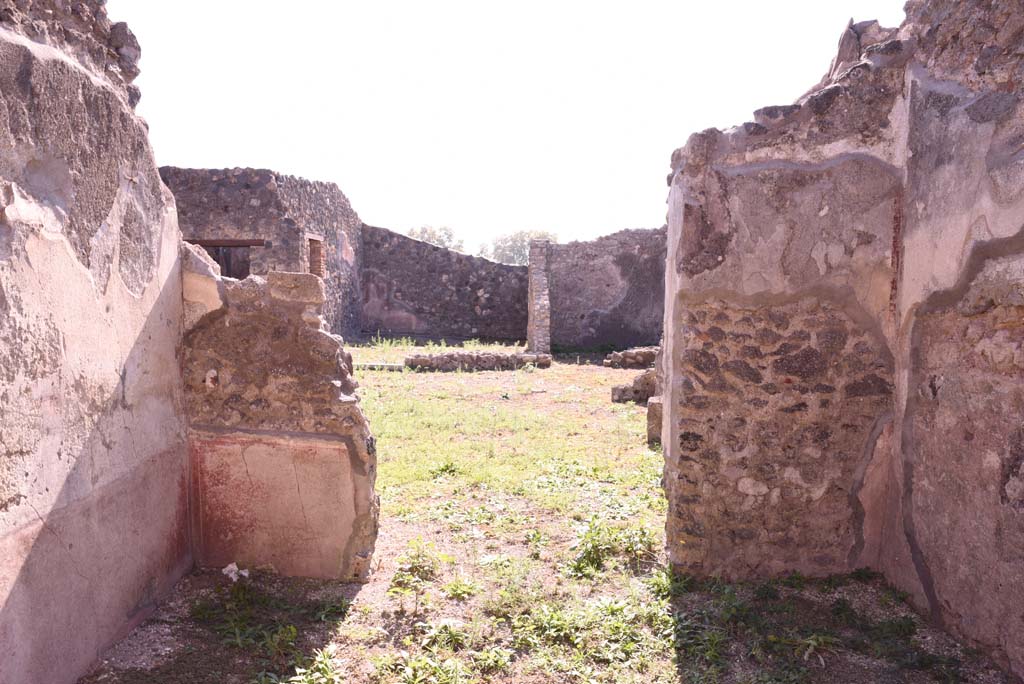 I.4.22 Pompeii. October 2019. Room c, looking towards doorway in south wall, and across atrium.
Foto Tobias Busen, ERC Grant 681269 DCOR.
