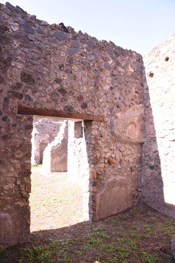 I.4.22 Pompeii. October 2019. North-west corner of room f.
Foto Tobias Busen, ERC Grant 681269 DCOR.
