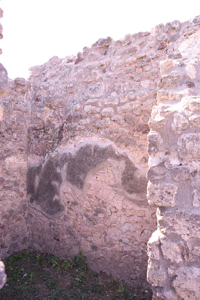 I.4.22 Pompeii. October 2019. Room n, south-west corner and west wall.
Foto Tobias Busen, ERC Grant 681269 DCOR.
