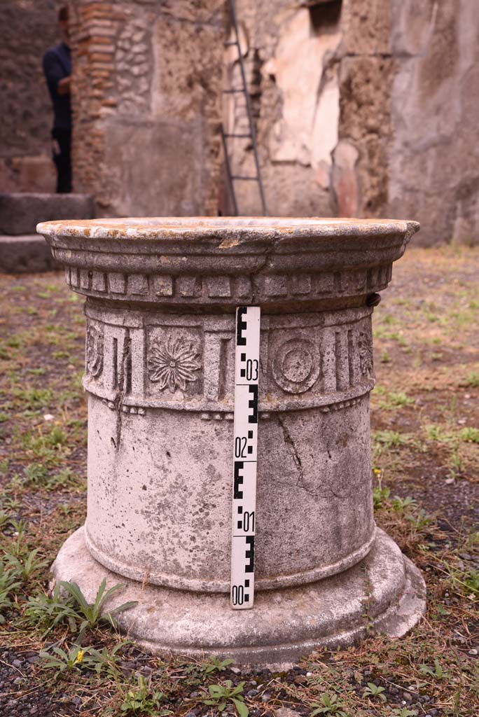 I.4.25 Pompeii. September 2019. Room 47, puteal in atrium.
Foto Tobias Busen, ERC Grant 681269 DÉCOR.
