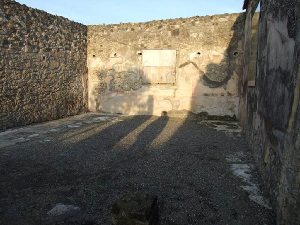 I.4.25 Pompeii. December 2007. Room 35, east wall of exedra, with plastic reproduction of wall painting now in Naples Museum.