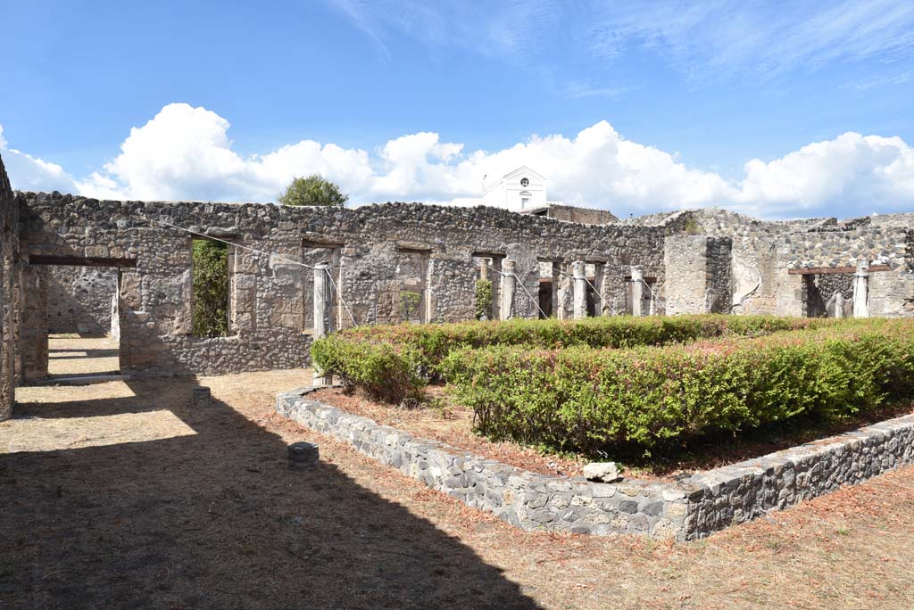 I.4.25 Pompeii. September 2020. Lower Peristyle 32, looking north-east from west portico.
Foto Tobias Busen, ERC Grant 681269 DCOR.

